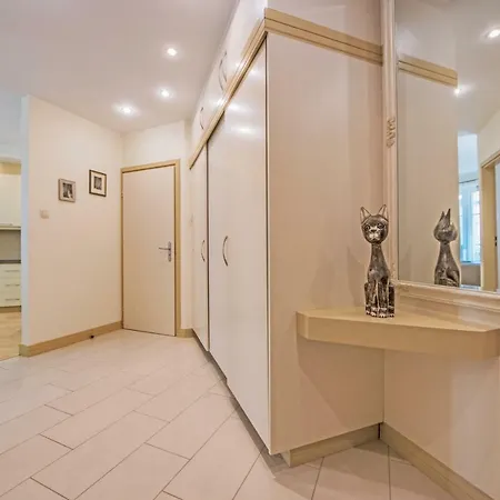 Daire Zlota Gracja Z Prywatnym Parkingiem *