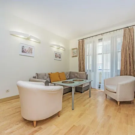 Daire Zlota Gracja Z Prywatnym Parkingiem