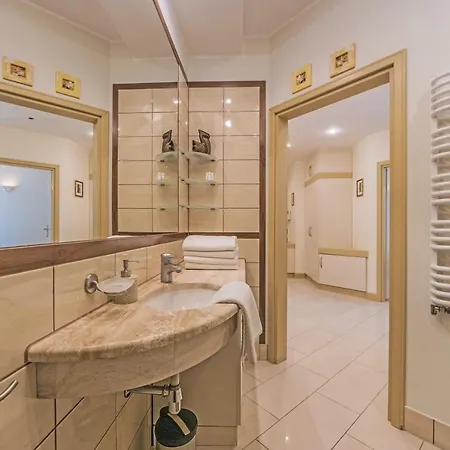 Zlota Gracja Z Prywatnym Parkingiem דירה סופוט