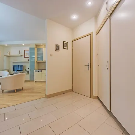 Zlota Gracja Z Prywatnym Parkingiem Daire